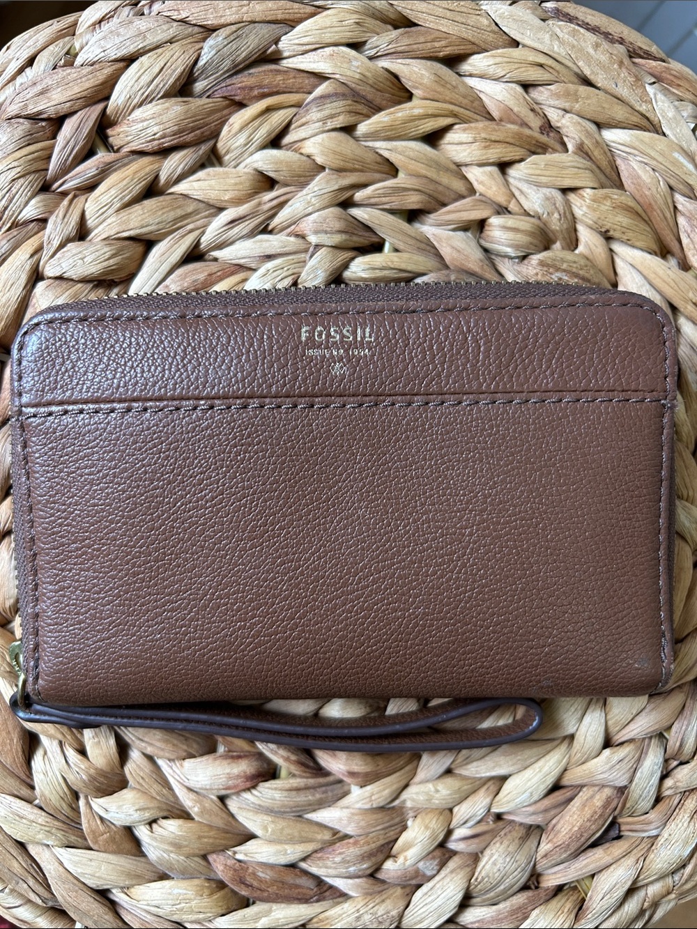 Fossil Brown Pebbled Leather Wristlet